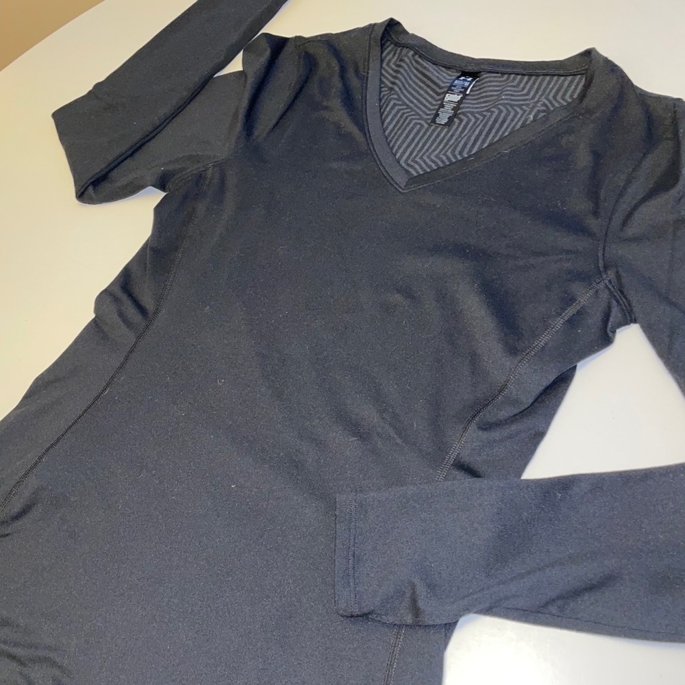 Under Armour Cold Gear layering v-neck shirts